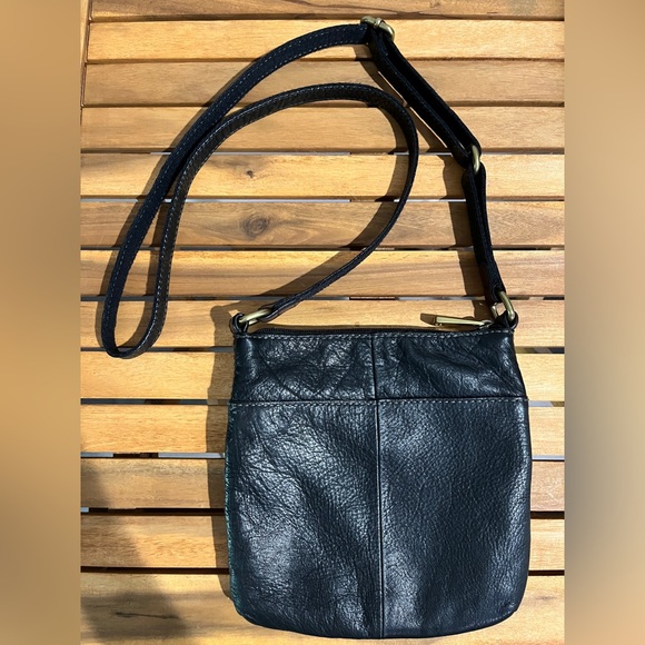 🖤FOSSIL leather crossbody bag black with brass hardware 🖤 - Picture 4 of 16